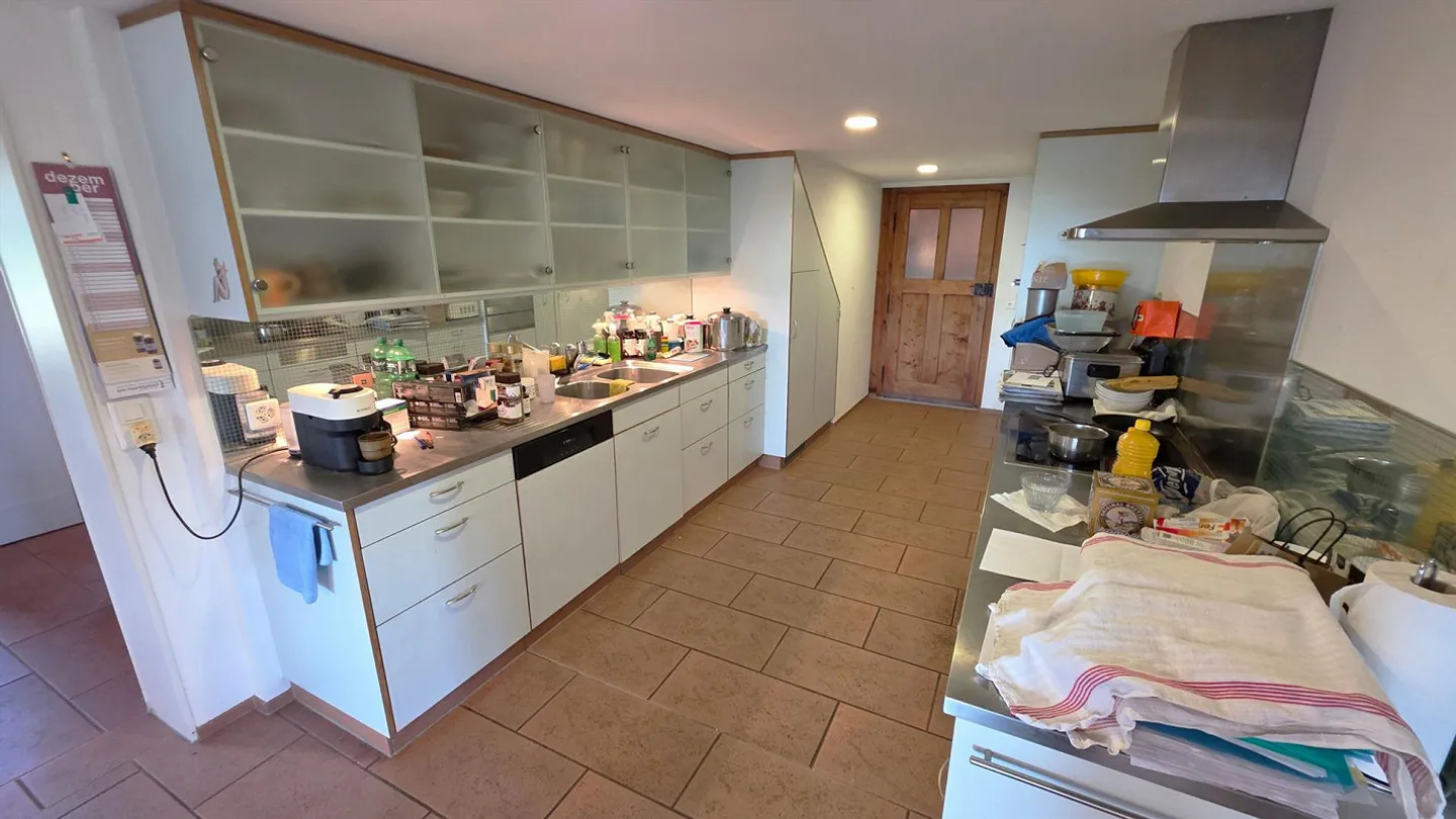 Farmhouse in idyllic location with 2 apartments and development potential - Photo 4 of 10