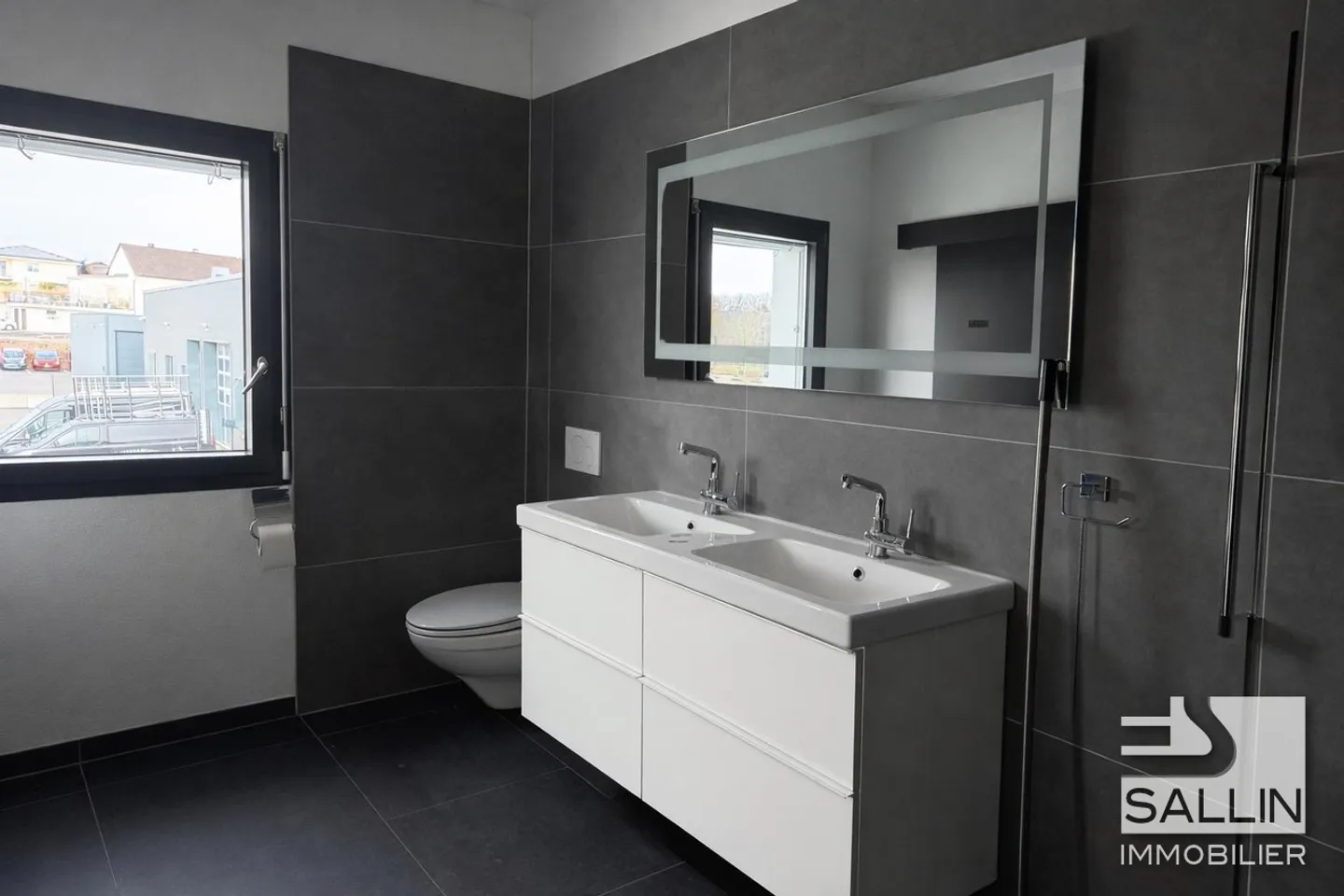 Industrielle Halle von ca. 445 m² mit 5-Zimmer-Wohnung - Foto 7 von 11