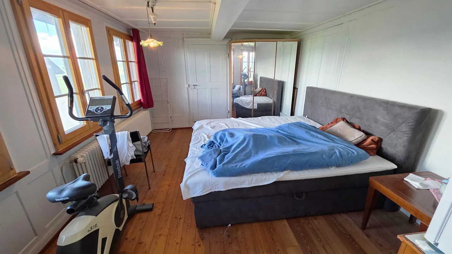 Farmhouse in idyllic location with 2 apartments and development potential - Photo 6 of 10