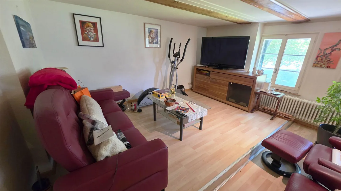 Farmhouse in idyllic location with 2 apartments and development potential - Photo 8 of 10