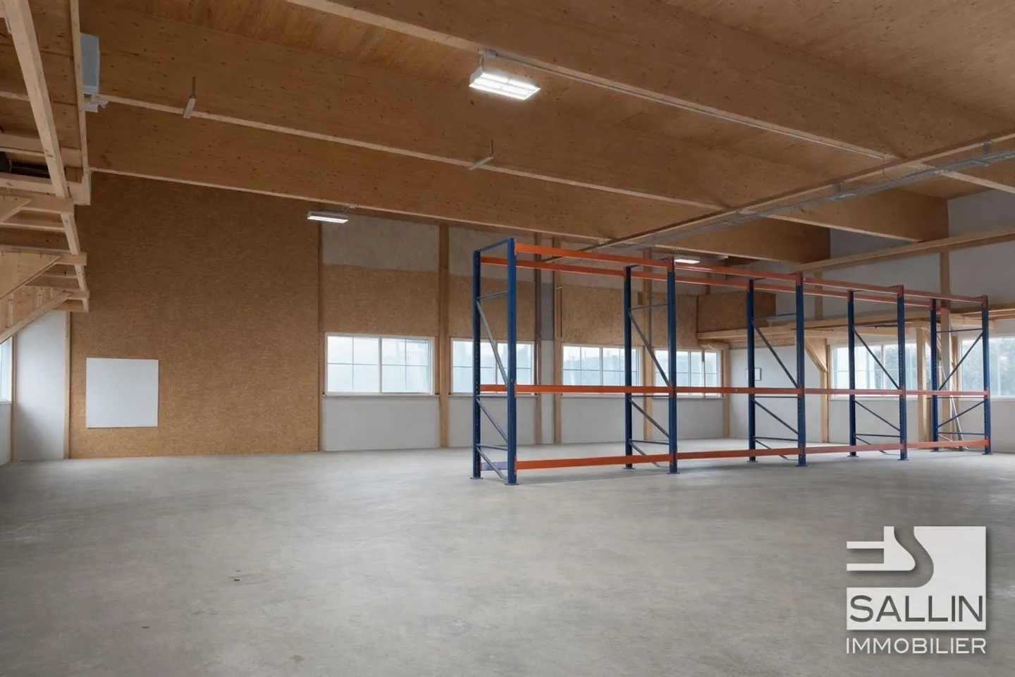 Industrielle Halle von ca. 445 m² mit 5-Zimmer-Wohnung - Foto 8 von 11