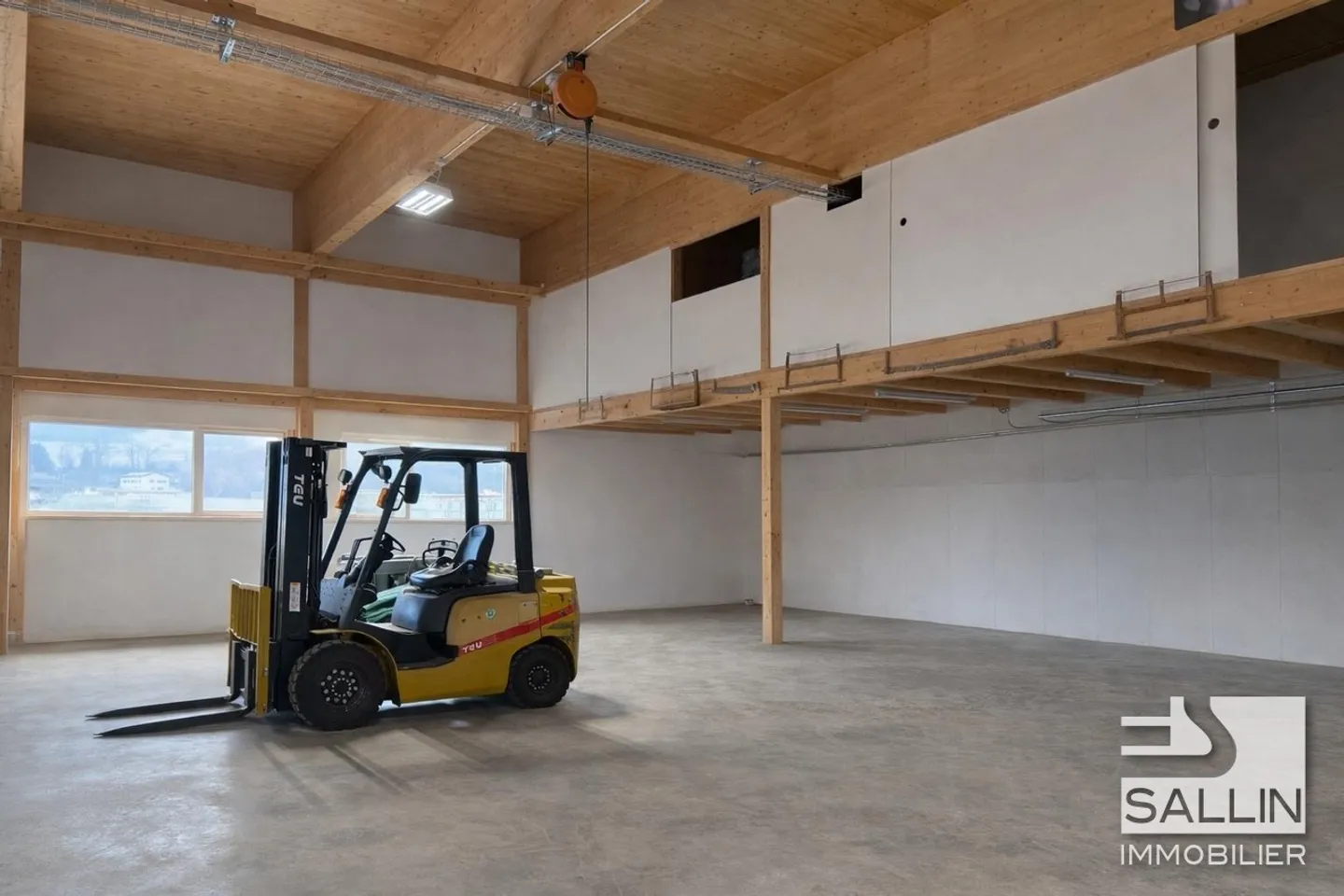 Industrielle Halle von ca. 445 m² mit 5-Zimmer-Wohnung - Foto 9 von 11