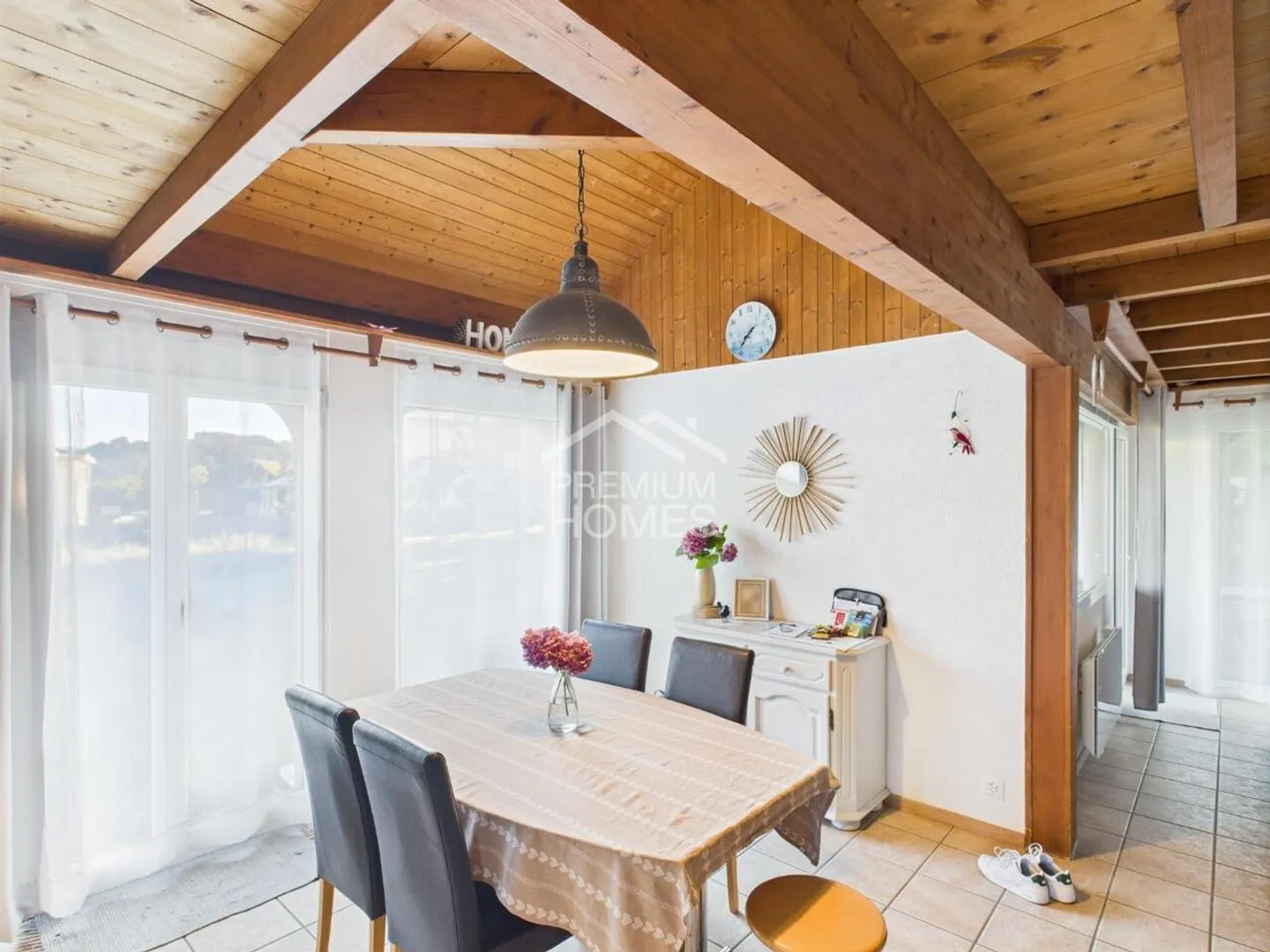 Geräumiges Einfamilienhaus mit Garten in ruhiger Lage in Mou - Foto 3 von 8