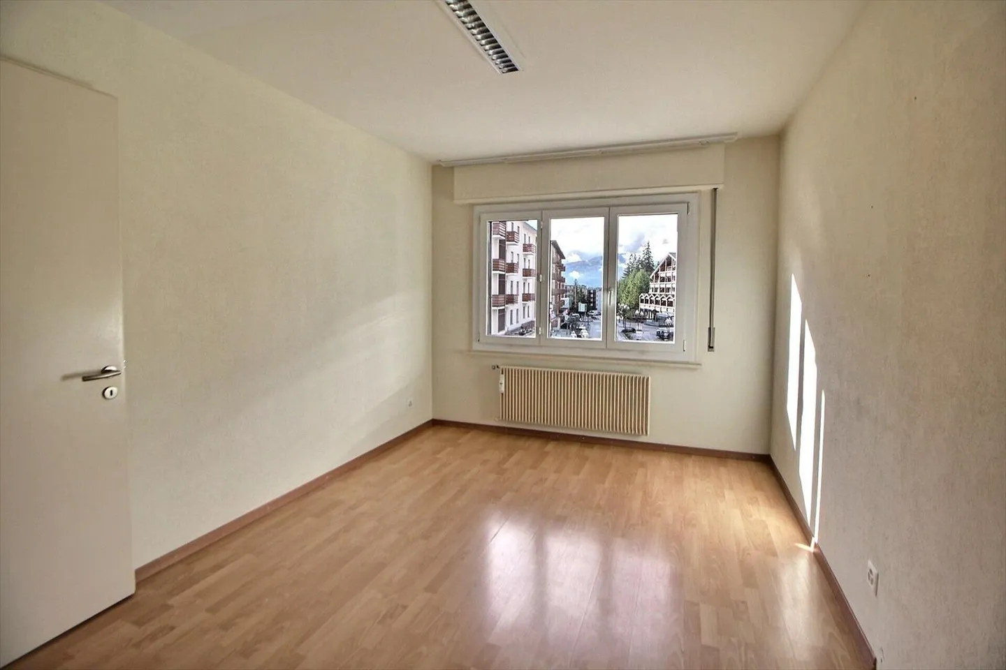 Chance nicht verpassen! 4,5-Zimmer-Wohnung im Zentrum von Crans - Foto 3 von 5