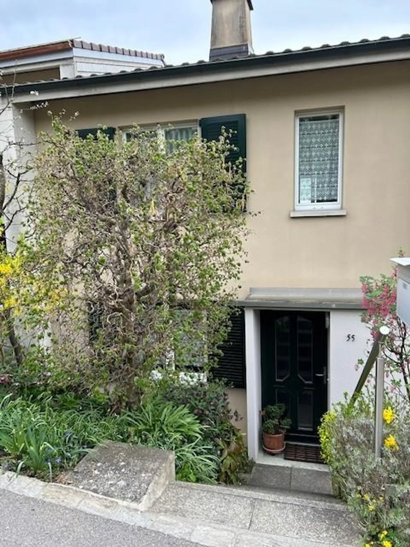 Charmantes 4.5-Zimmer-Reihenhaus in Bolligen – Mit Aussicht und Garten - Photo 4 of 17