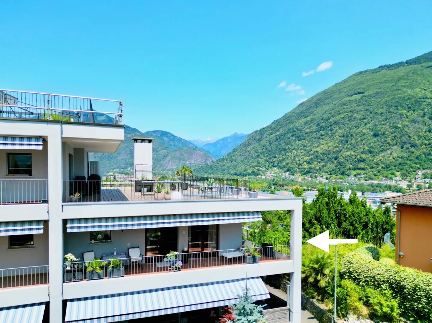 DOMICILIO VACANZE AD ASCONA CON TERRAZZA PANORAMICA, VICINO AL CENTRO CITTADINO - Foto 1 di 12