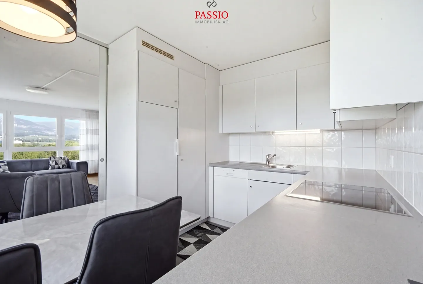 Central & well-maintained 4.5-room apartment with unobstructed views - Photo 5 of 13