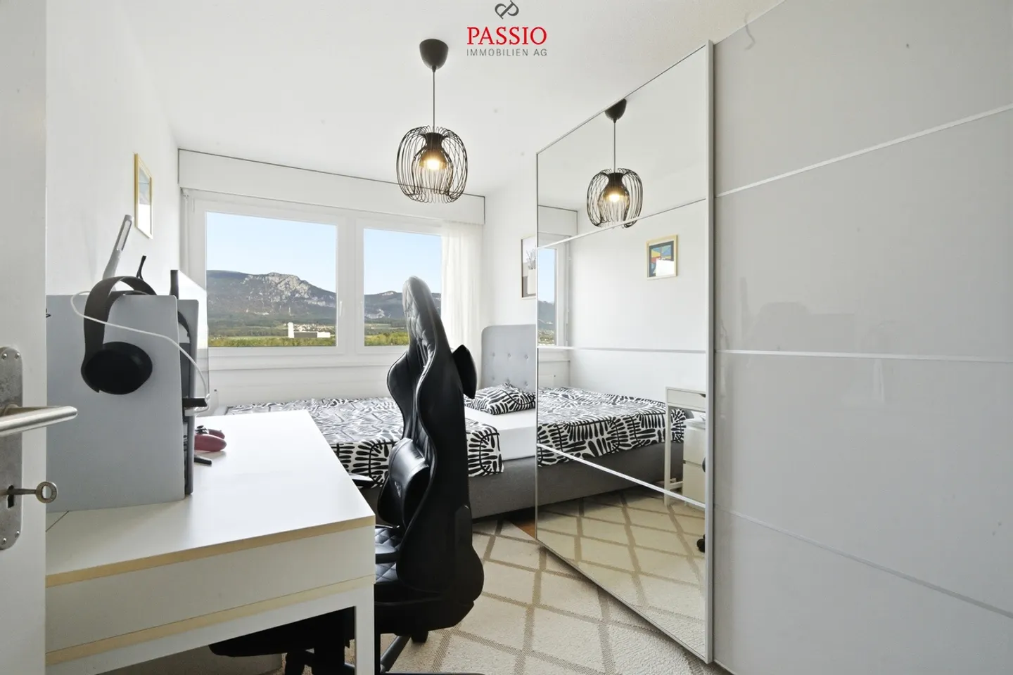 Central & well-maintained 4.5-room apartment with unobstructed views - Photo 10 of 13