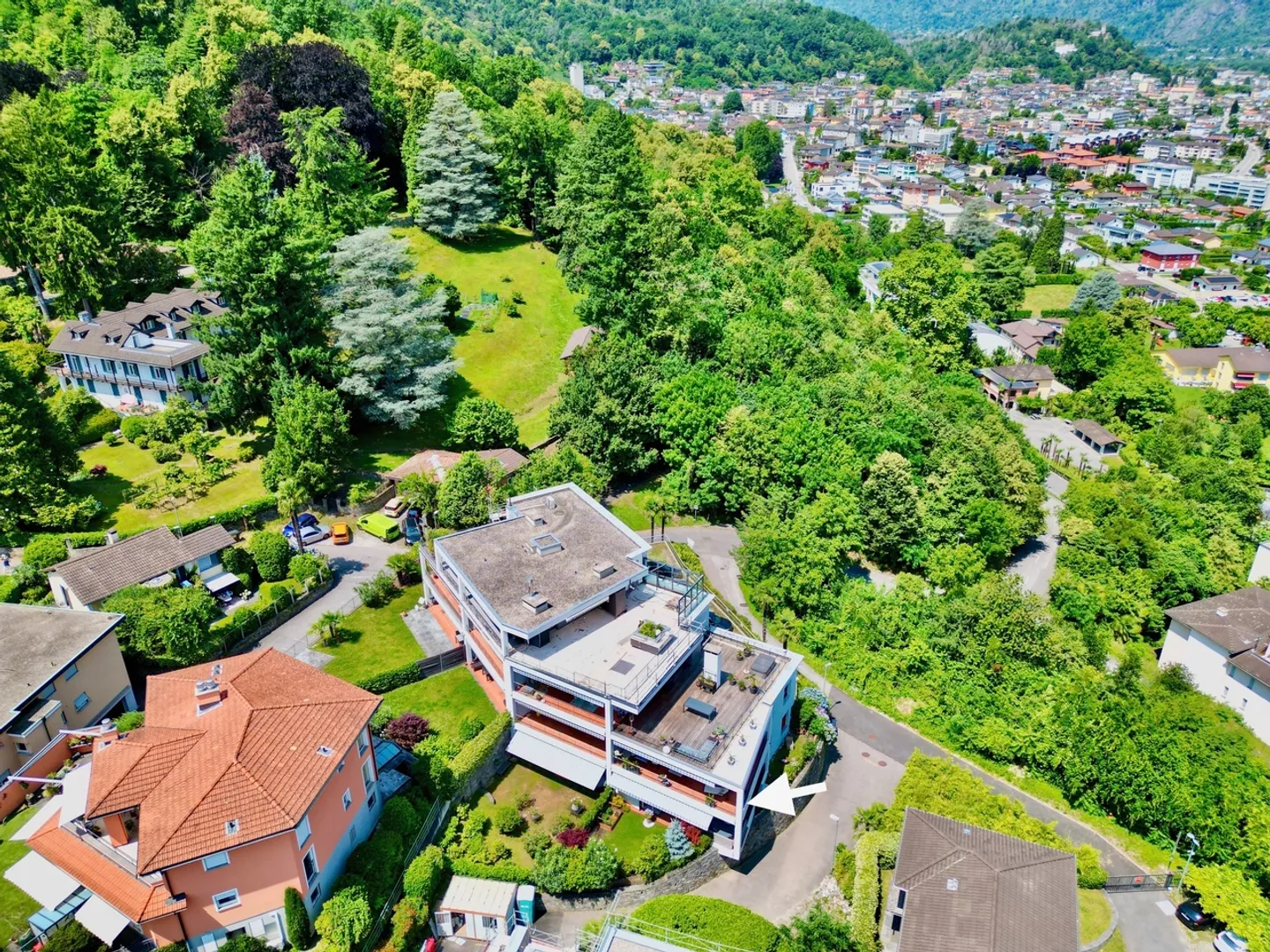DOMICILIO VACANZE AD ASCONA CON TERRAZZA PANORAMICA, VICINO AL CENTRO CITTADINO - Foto 2 di 12