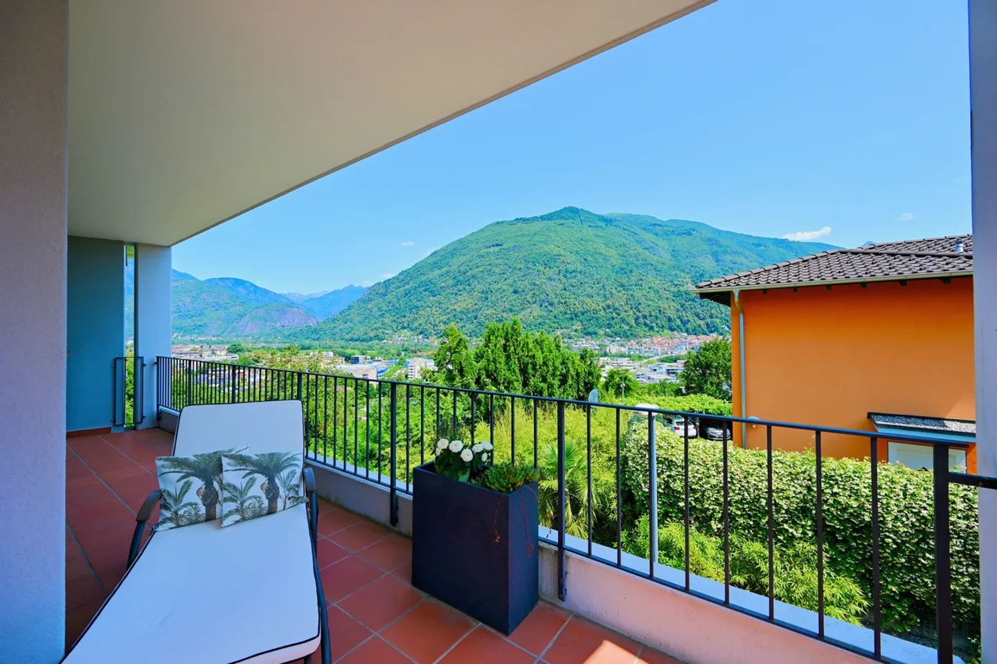 DOMICILIO VACANZE AD ASCONA CON TERRAZZA PANORAMICA, VICINO AL CENTRO CITTADINO - Foto 3 di 12
