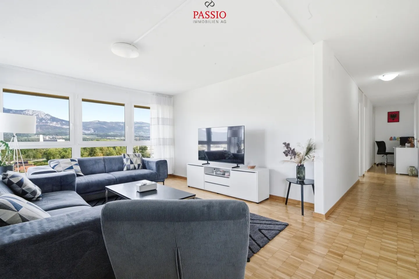 Central & well-maintained 4.5-room apartment with unobstructed views - Photo 2 of 13