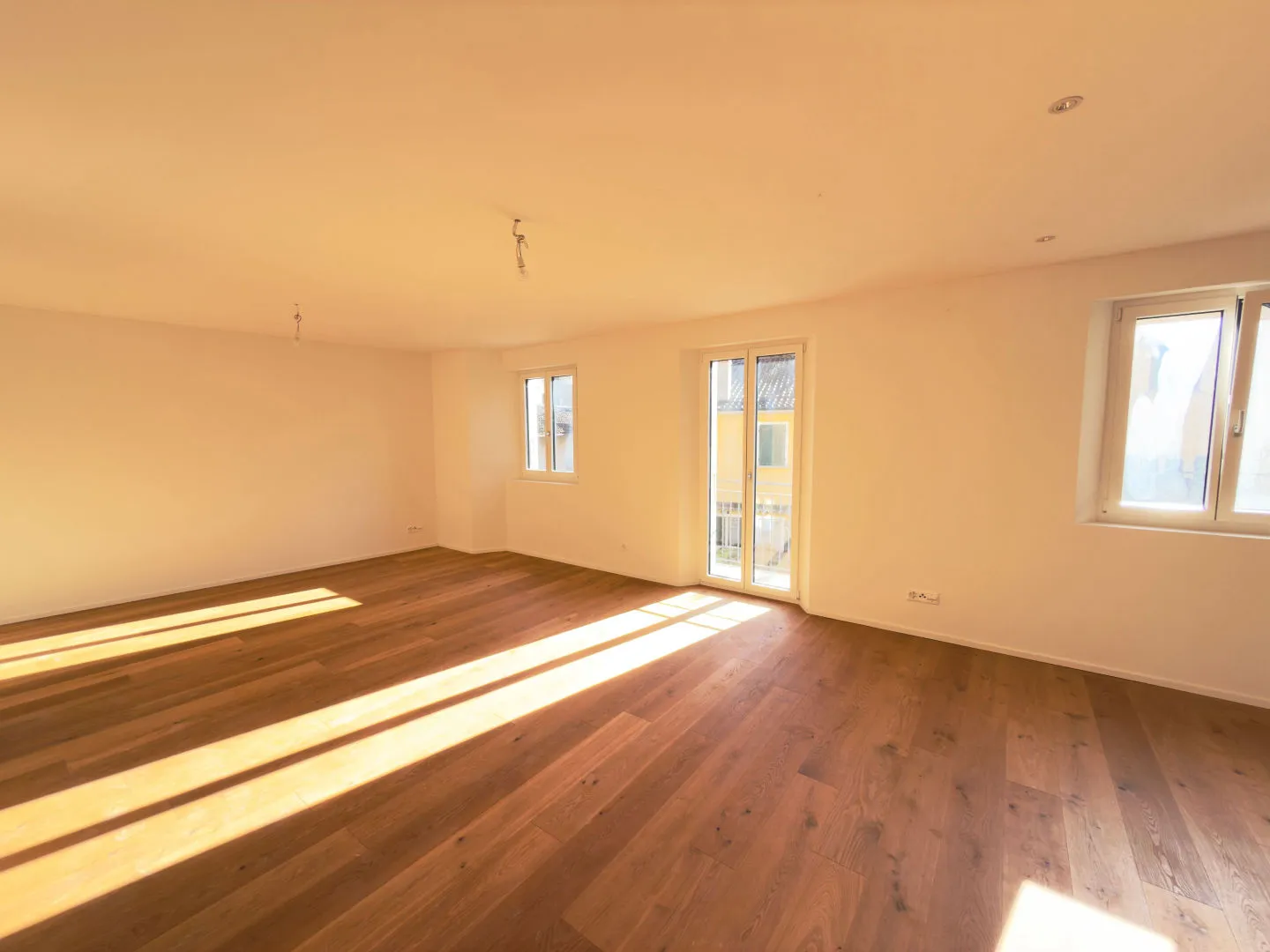 Casa Gatti: Appartamento rinnovato di 3.5 locali al secondo piano | Residenza Gatti: Renovierte 3,5-Zimmer-Wohnung im 1. Stock - Foto 3 di 8