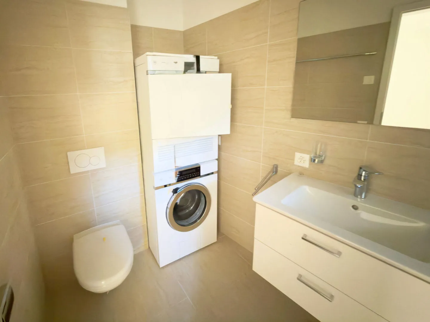 Casa Gatti: Appartamento rinnovato di 3.5 locali al secondo piano | Residenza Gatti: Renovierte 3,5-Zimmer-Wohnung im 1. Stock - Foto 7 di 8