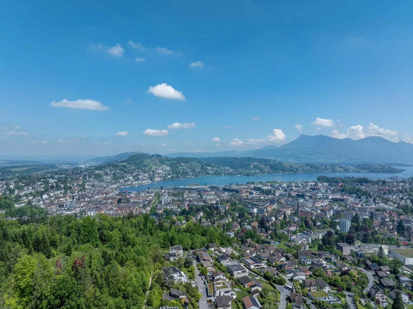 Stilvolle 5.5 Zimmer Wohnung mit privilegierter Aussicht - Foto 1 von 6