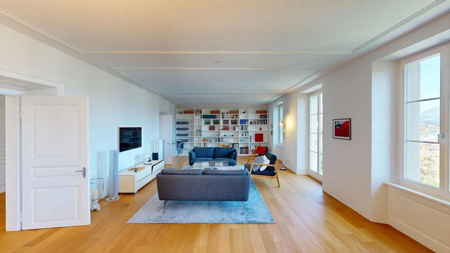 Stilvolle 5.5 Zimmer Wohnung mit privilegierter Aussicht - Foto 3 von 6