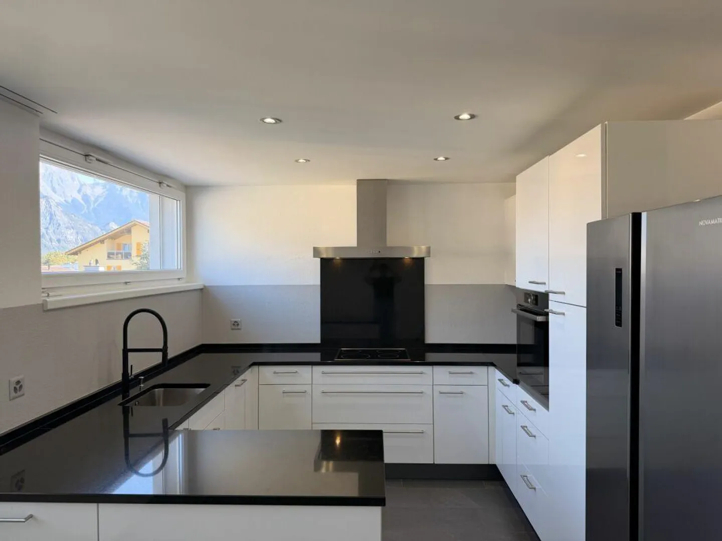 Spacious Maisonette Apartment - Photo 2 of 10