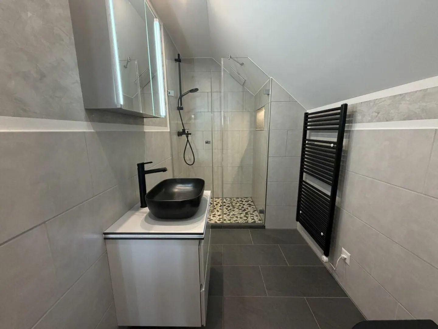 Spacious Maisonette Apartment - Photo 6 of 10