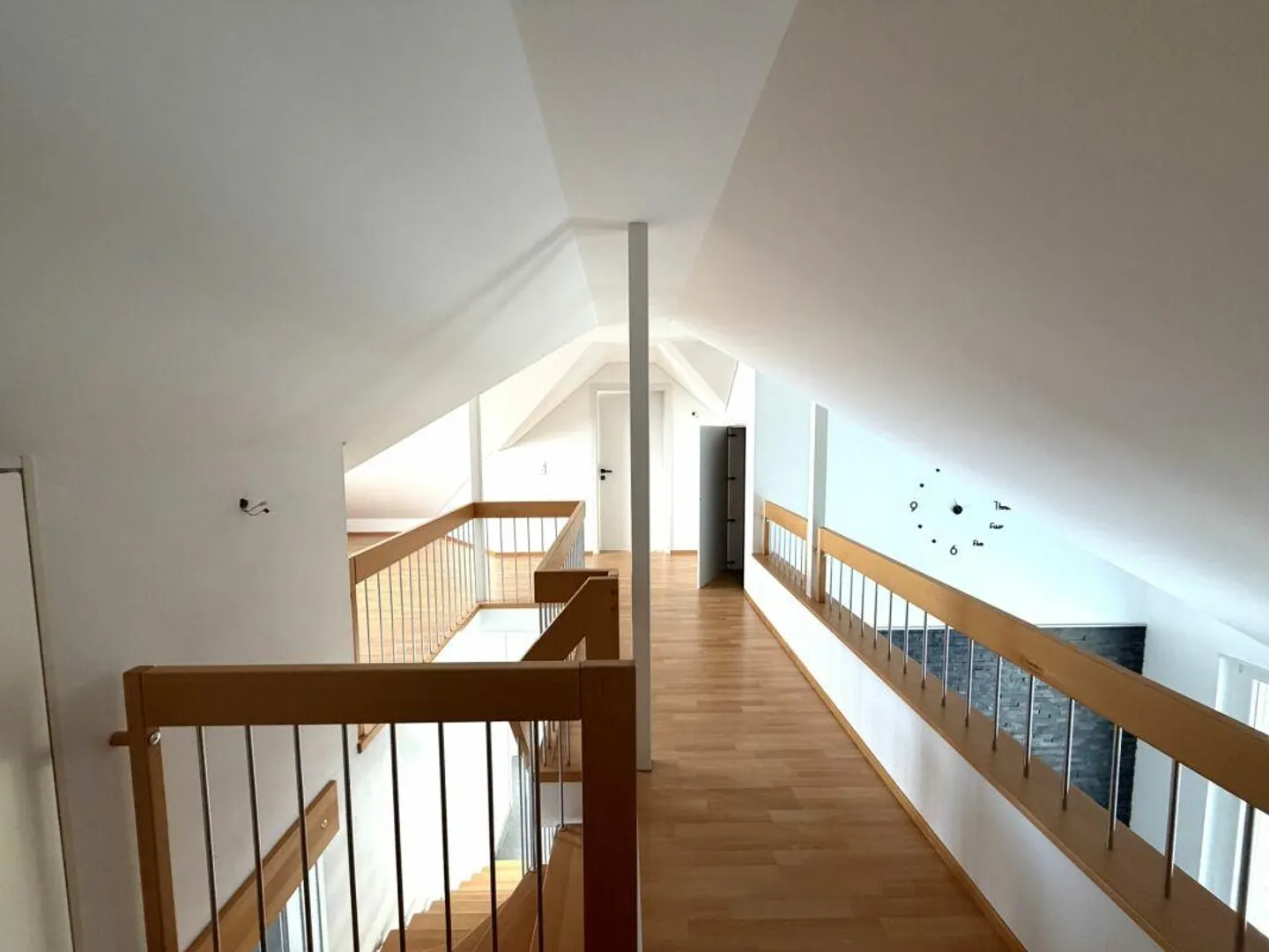 Spacious Maisonette Apartment - Photo 7 of 10