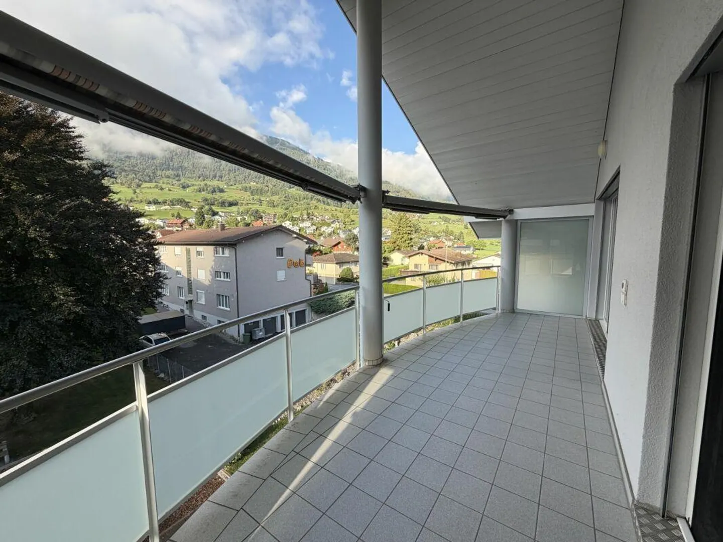 Spacious Maisonette Apartment - Photo 8 of 10