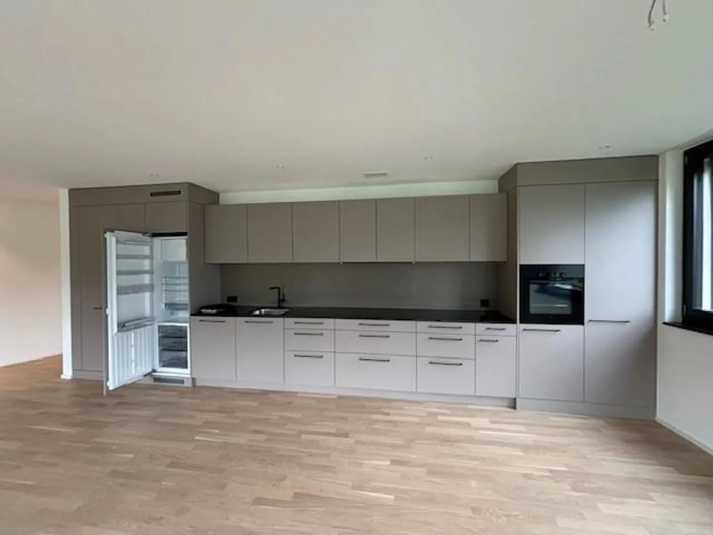 Appartamento con terrazza in posizione tranquilla - Foto 1 di 8
