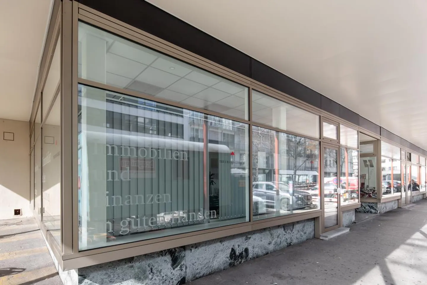 Vicino alla stazione centrale di Biel: Spazio commerciale sviluppato - Foto 2 di 7