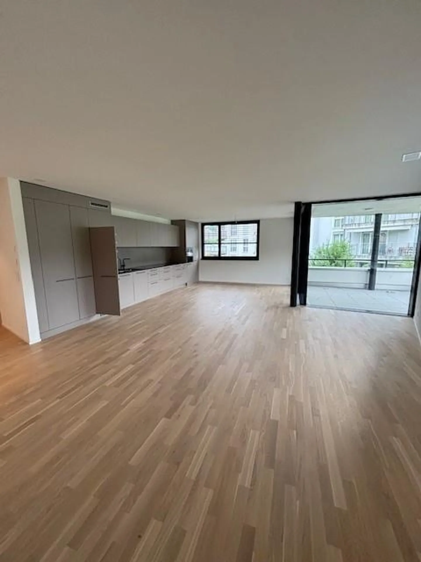 Appartamento con terrazza in posizione tranquilla - Foto 4 di 8
