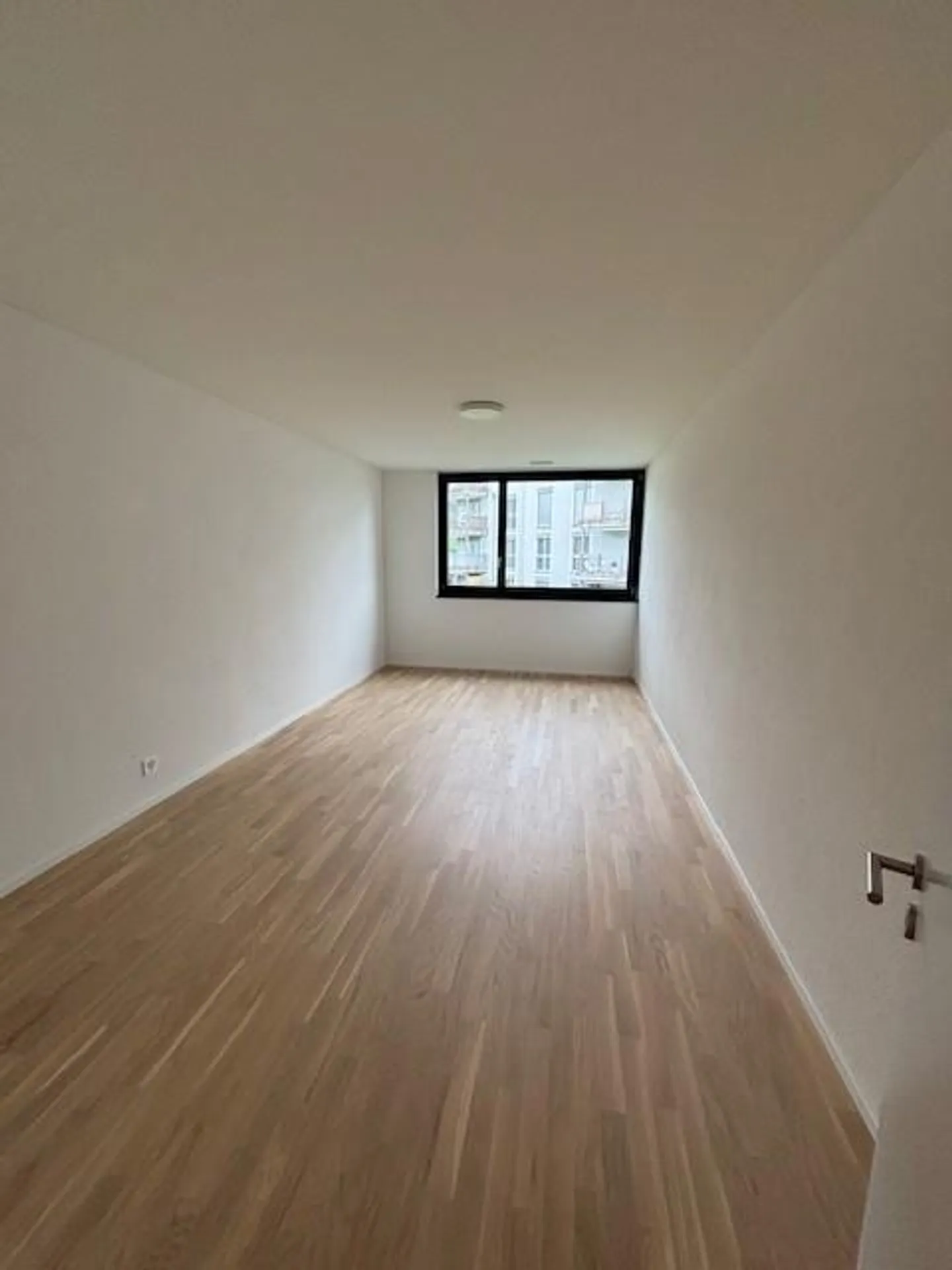 Appartamento con terrazza in posizione tranquilla - Foto 6 di 8