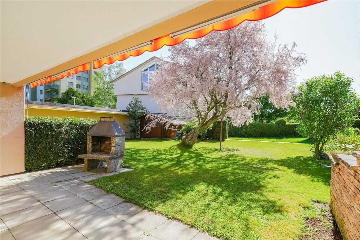 Charming living in a park-like environment: 4.5 room corner townhouse (expandable) - Photo 4 of 13