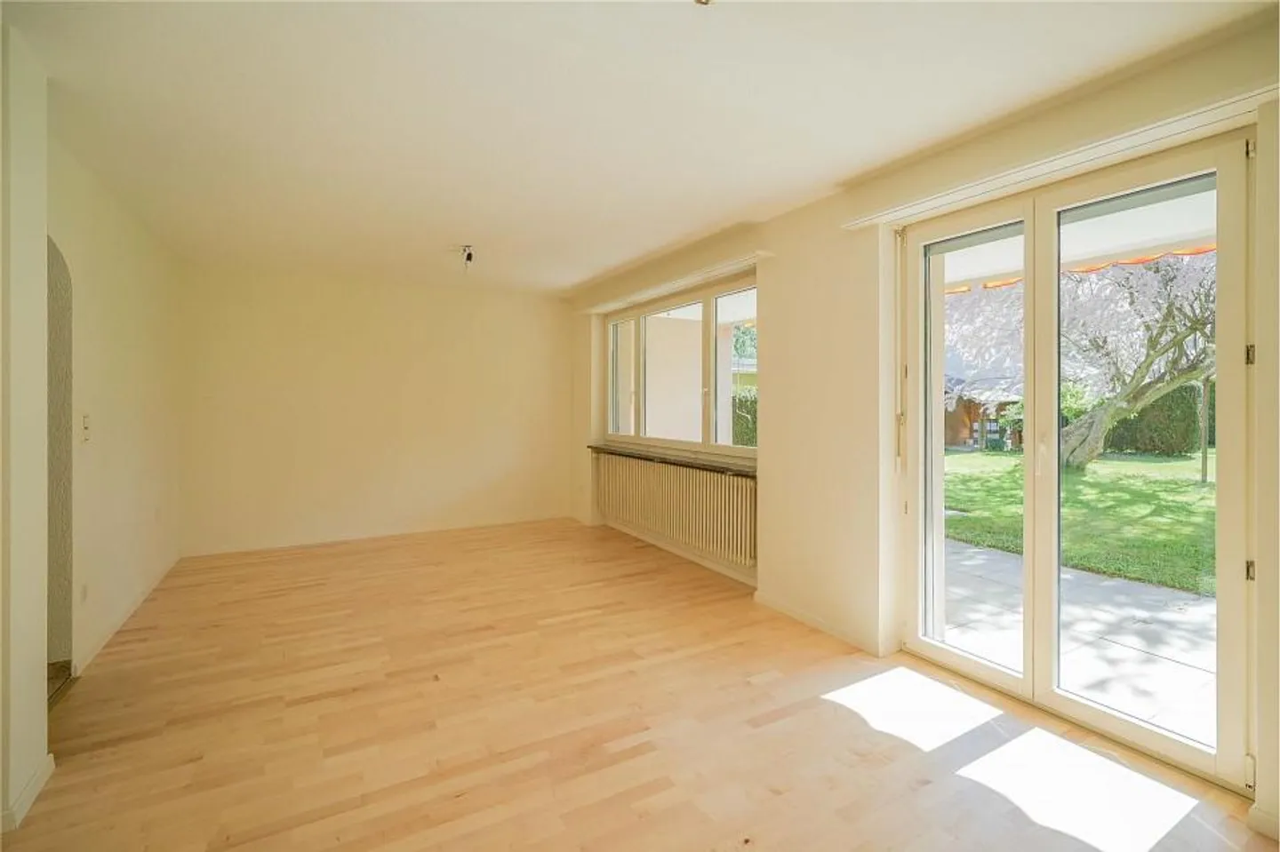 Charming living in a park-like environment: 4.5 room corner townhouse (expandable) - Photo 6 of 13