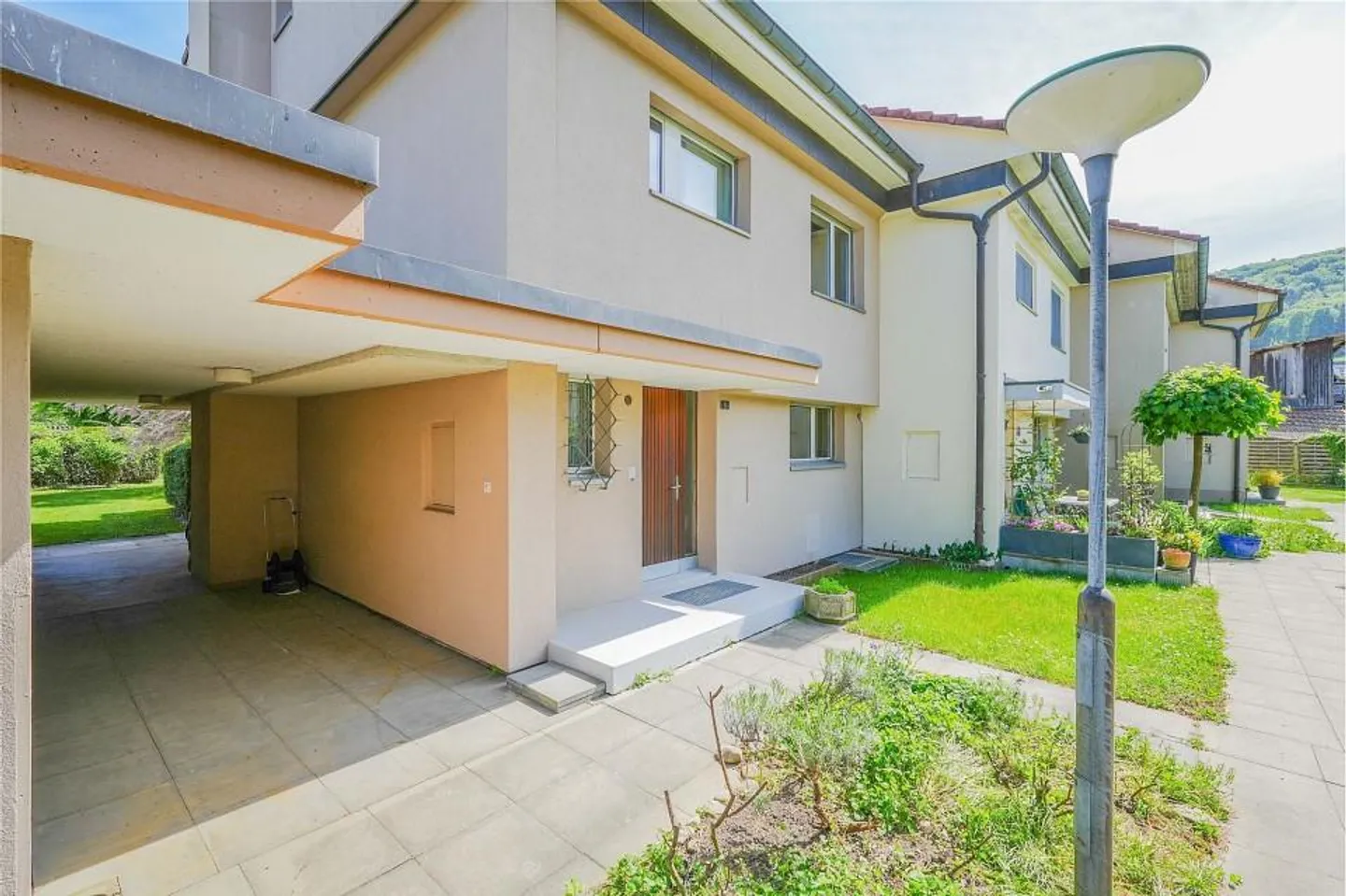 Charming living in a park-like environment: 4.5 room corner townhouse (expandable) - Photo 7 of 13