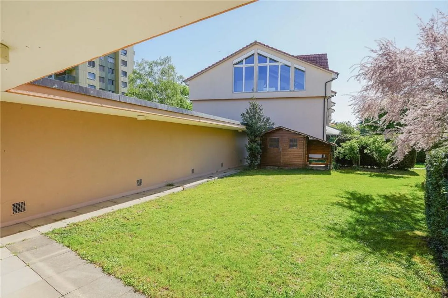 Charming living in a park-like environment: 4.5 room corner townhouse (expandable) - Photo 8 of 13