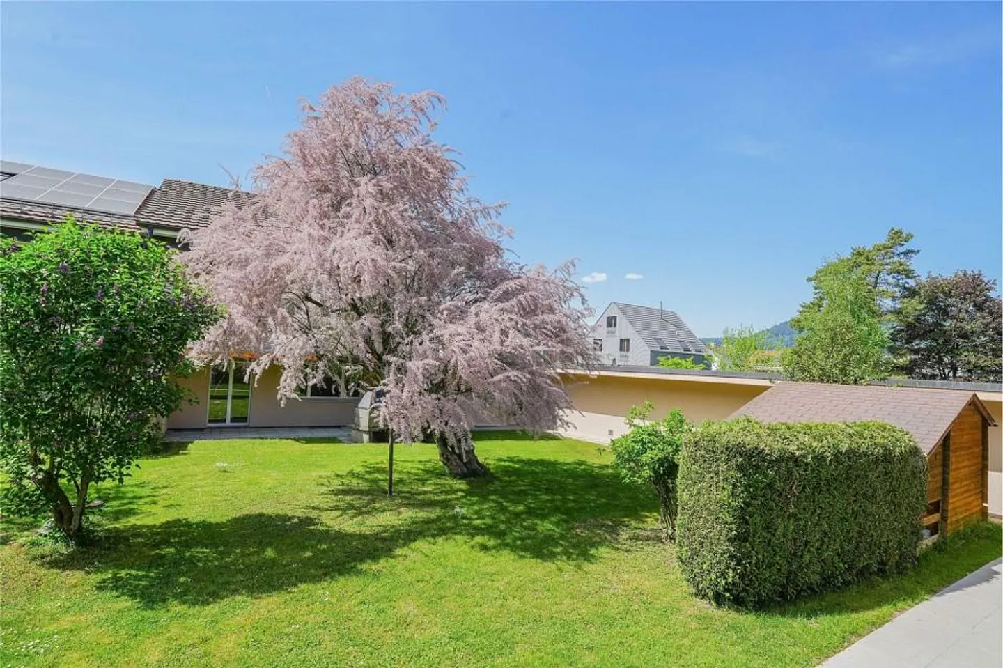 Charming living in a park-like environment: 4.5 room corner townhouse (expandable) - Photo 10 of 13
