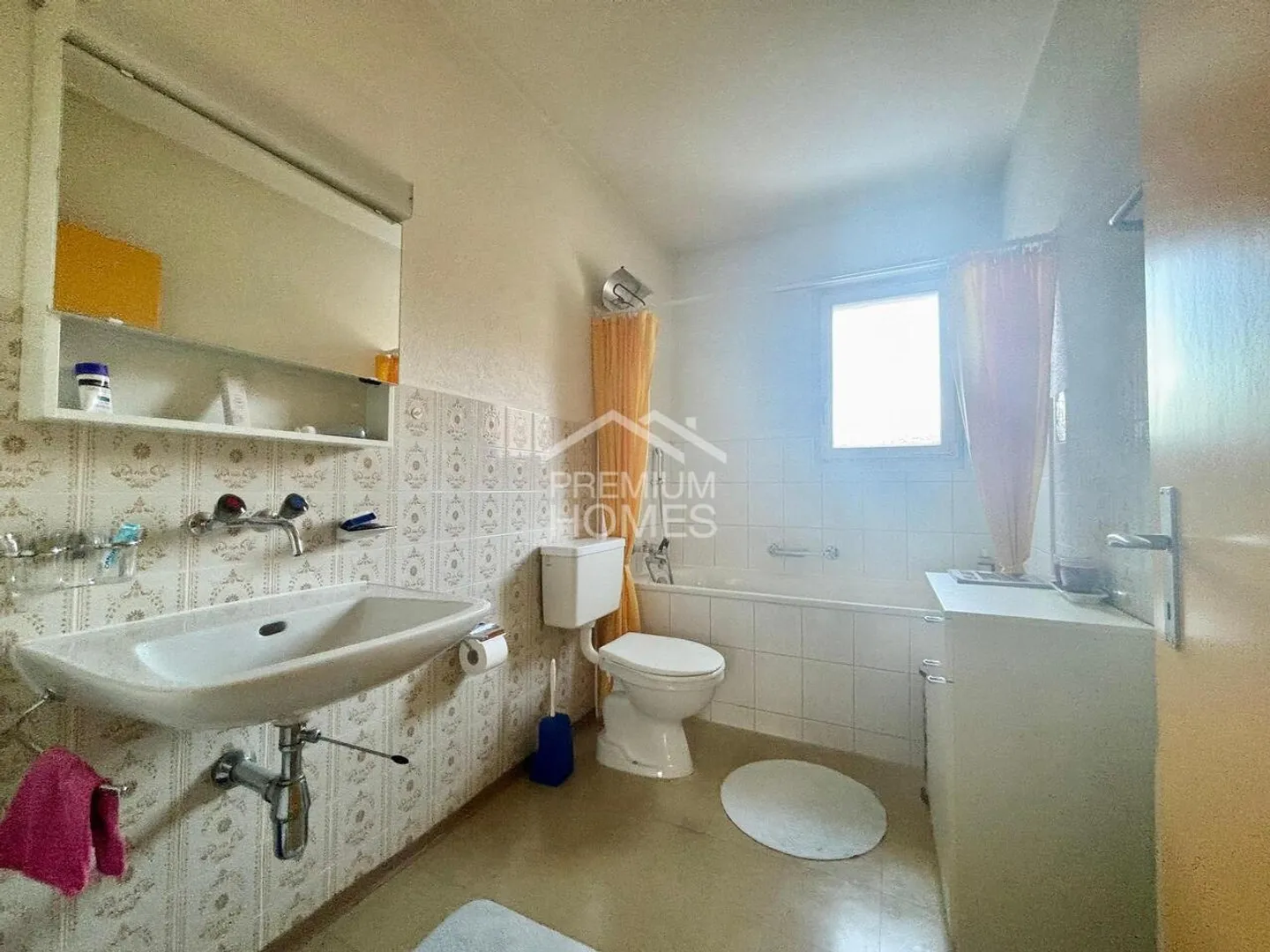 "Jewelry piece seeks refinement" - Photo 5 of 7