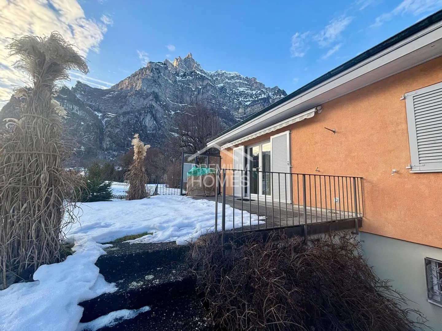 "Jewelry piece seeks refinement" - Photo 6 of 7