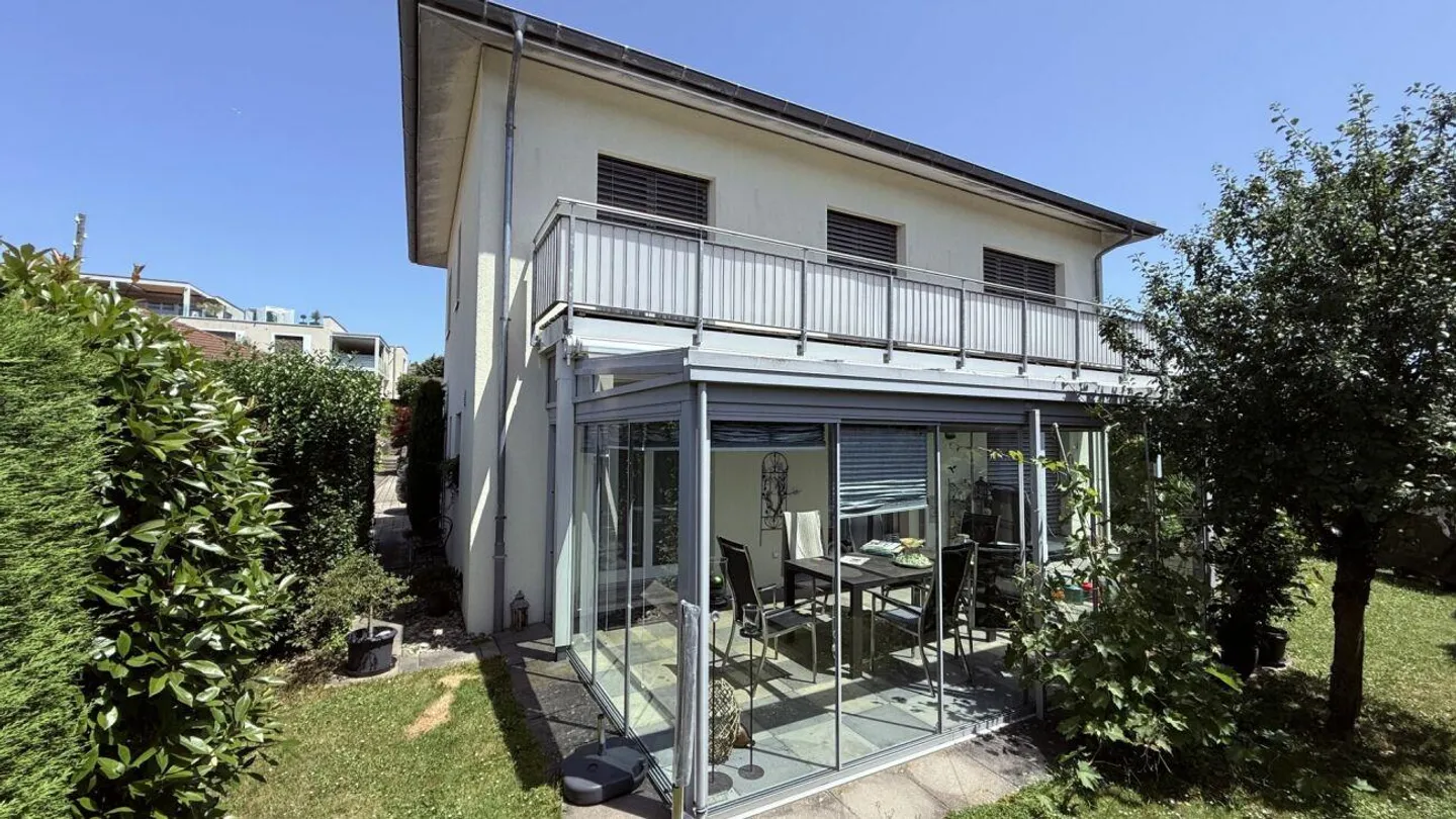 Casa unifamiliare ben tenuta in un quartiere tranquillo - Foto 2 di 27