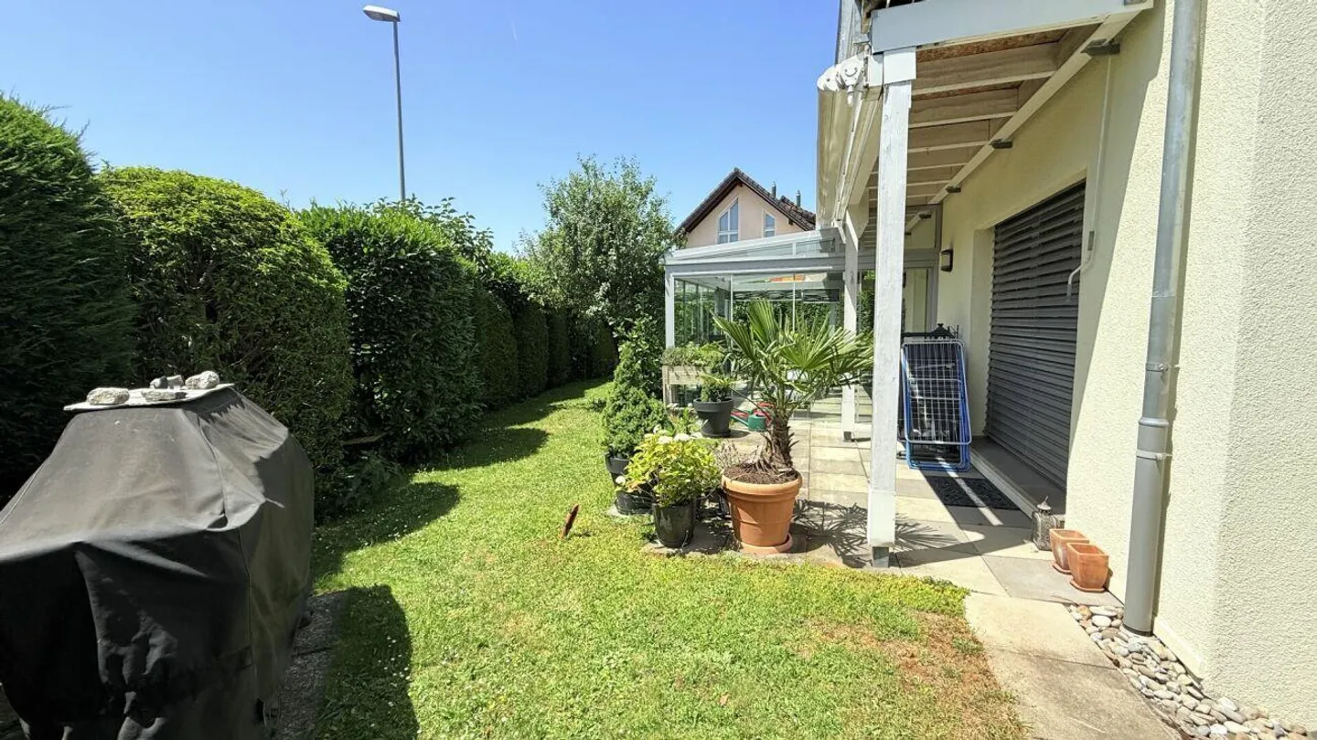 Casa unifamiliare ben tenuta in un quartiere tranquillo - Foto 3 di 27