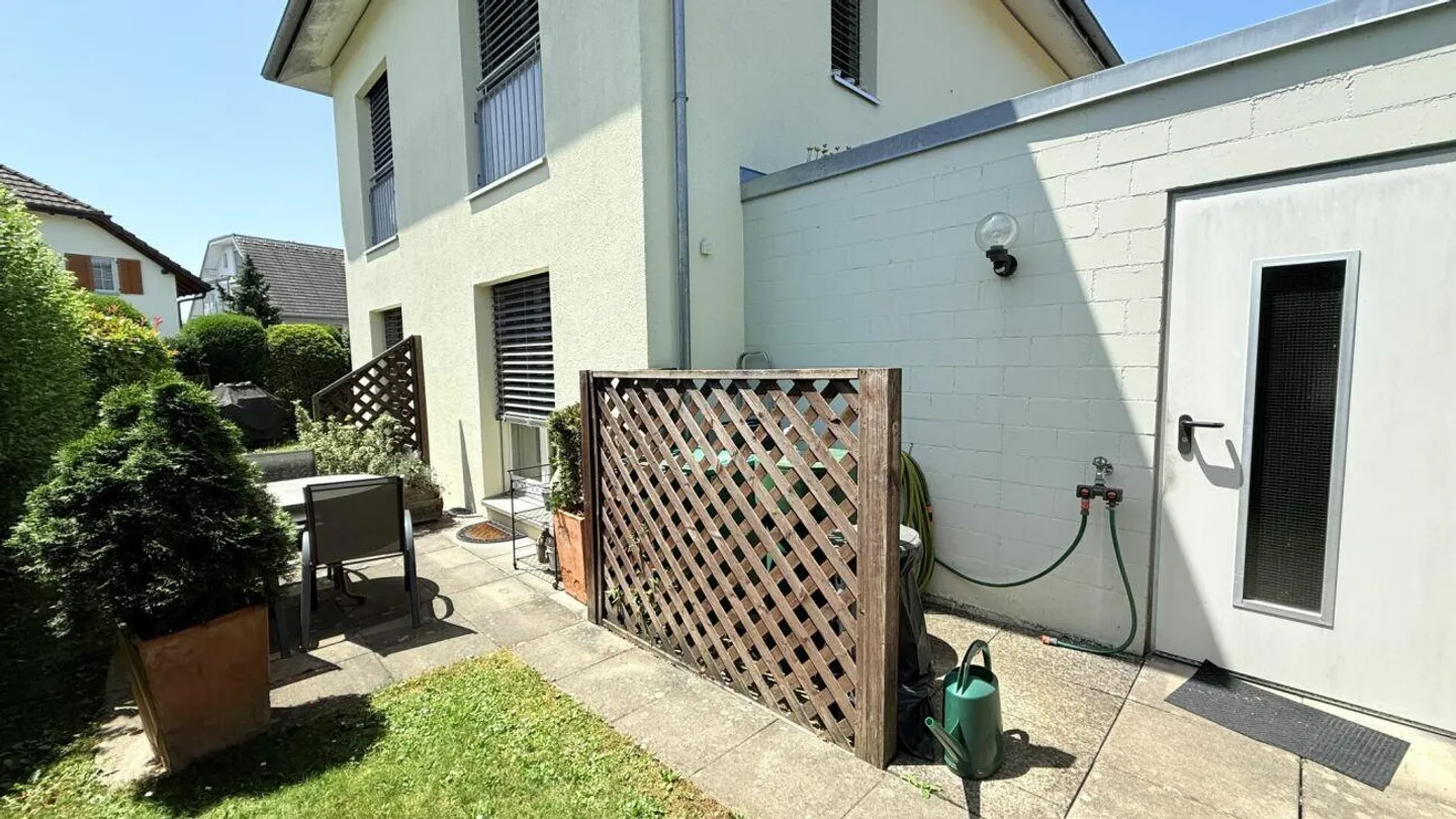 Casa unifamiliare ben tenuta in un quartiere tranquillo - Foto 6 di 27