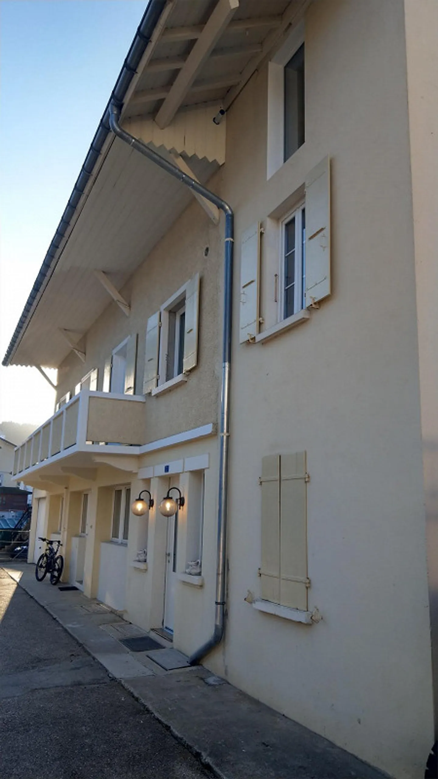 In vendita: Casa di 4 appartamenti, recentemente ristrutturata, a St-Cergue - Foto 1 di 18