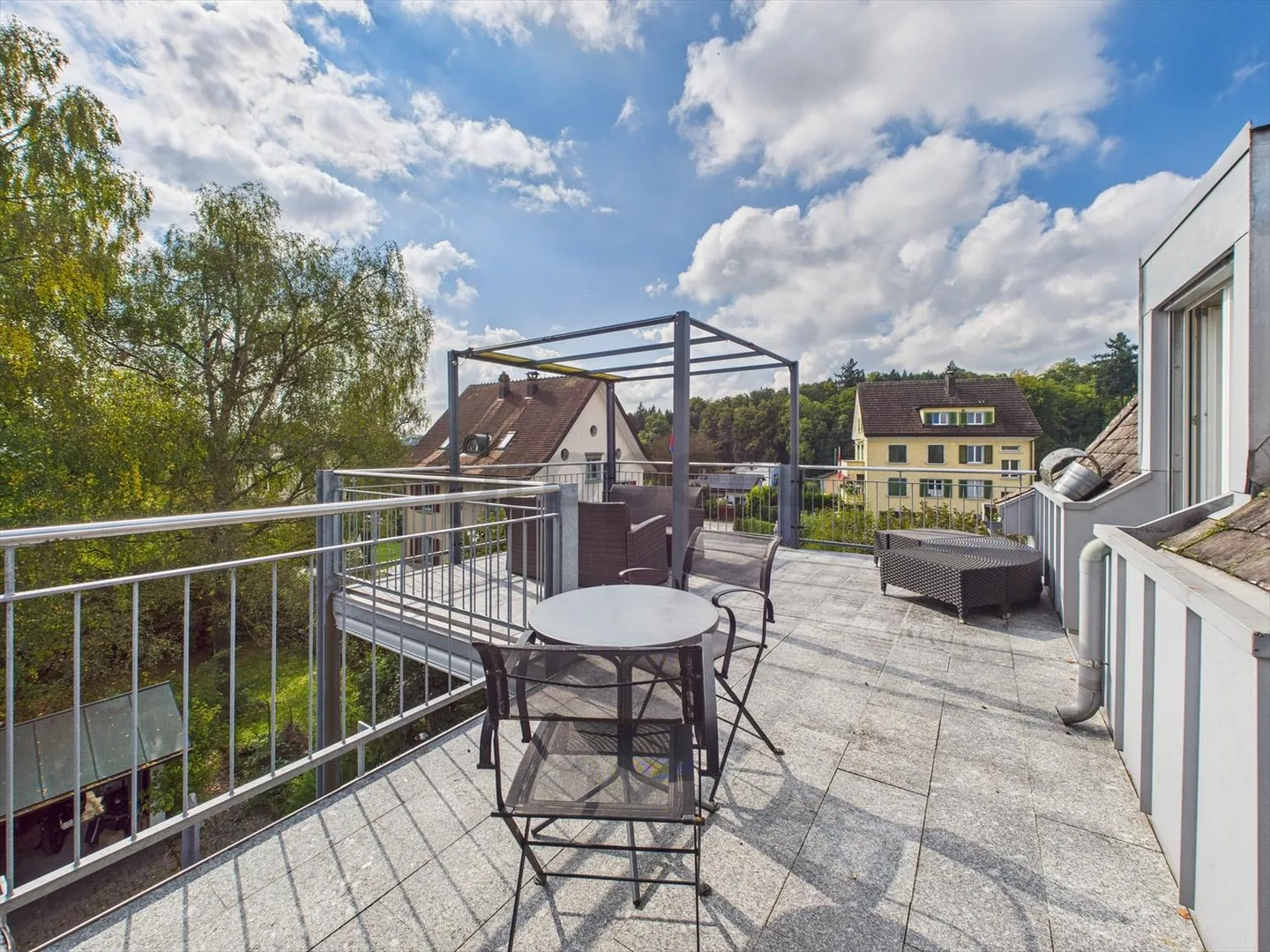 Outstanding 2.5-room penthouse apartment with terrace in Effretikon, Canton Zurich - Photo 1 of 12