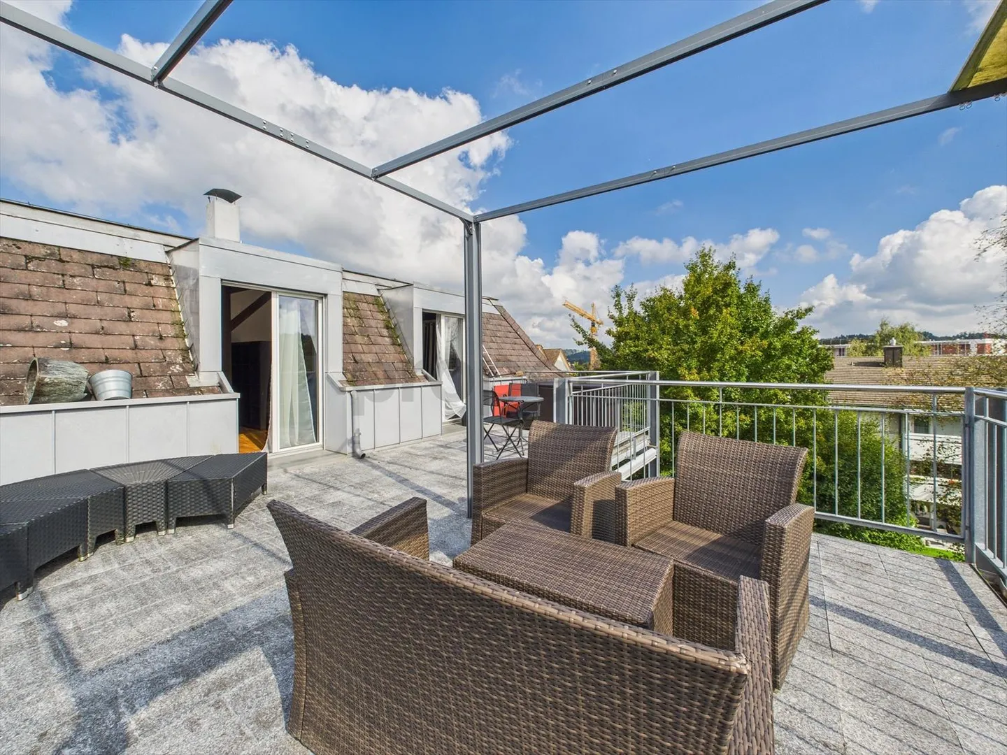 Outstanding 2.5-room penthouse apartment with terrace in Effretikon, Canton Zurich - Photo 2 of 12