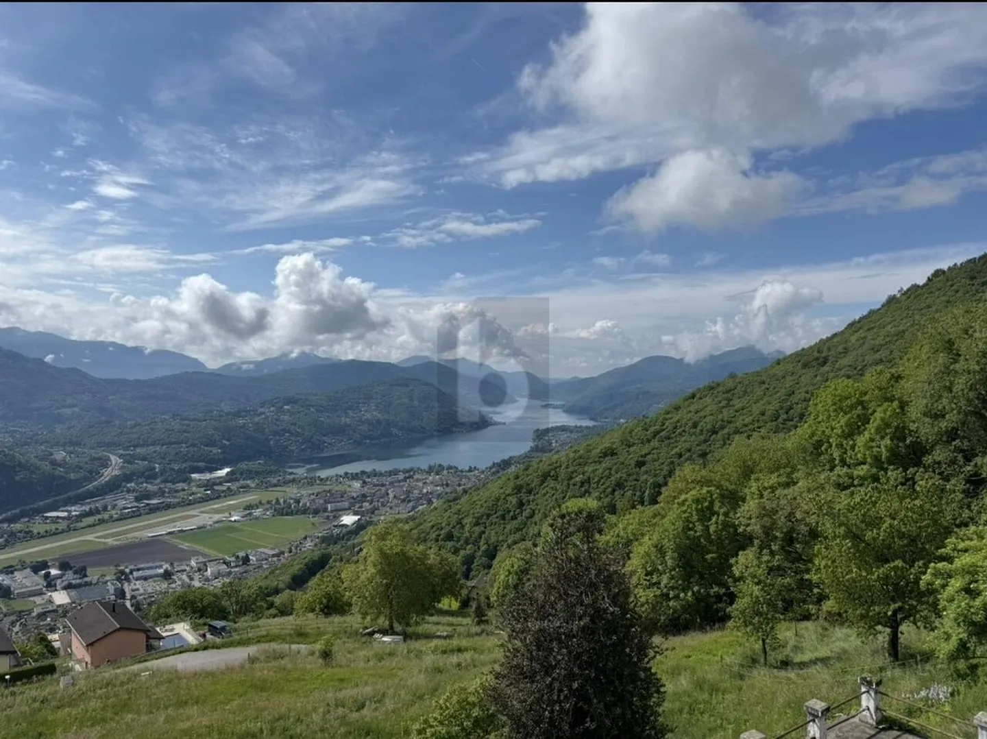 ATEMBERAUBENDE AUSSICHT - Foto 1 von 6