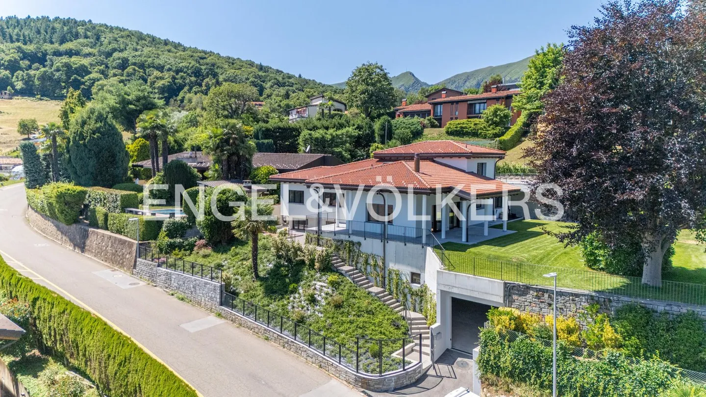 Villa avec de fantastiques espaces extérieurs - Photo 3 sur 13