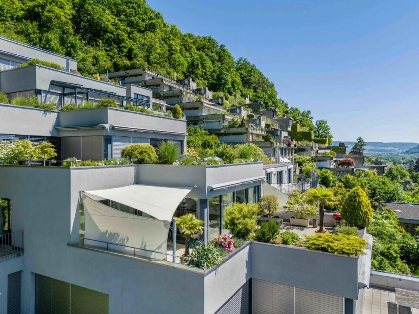 RISERVATO. Casa a terrazza ben tenuta di 5,5 stanze, altezza dei locali 2,80 metri, sul Bruggerberg con la migliore vista panoramica - Foto 3 di 22