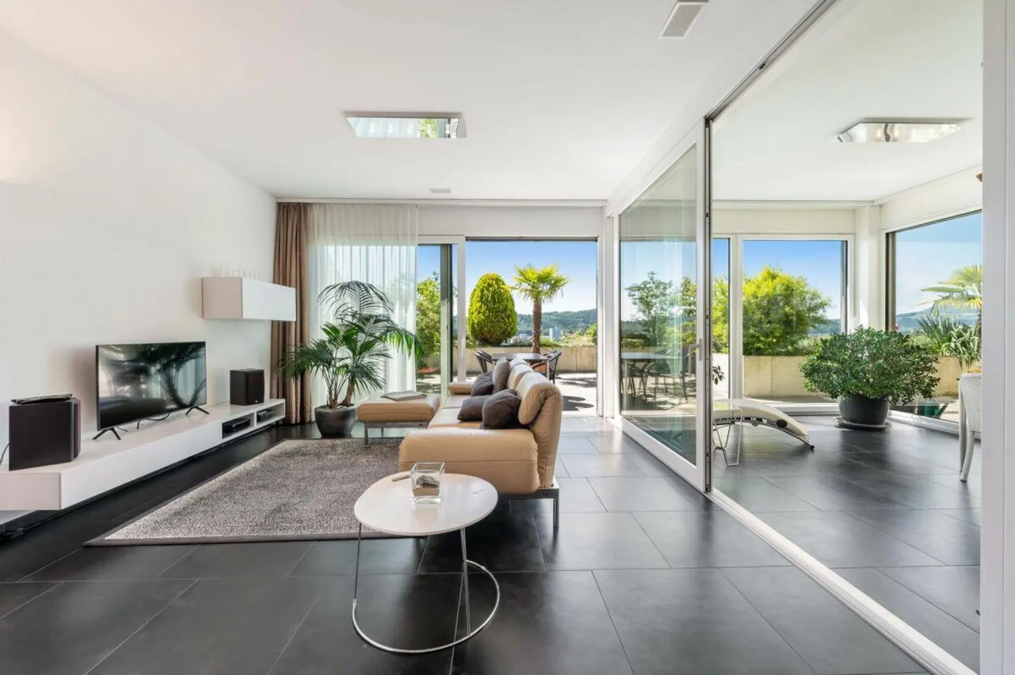 RISERVATO. Casa a terrazza ben tenuta di 5,5 stanze, altezza dei locali 2,80 metri, sul Bruggerberg con la migliore vista panoramica - Foto 7 di 22