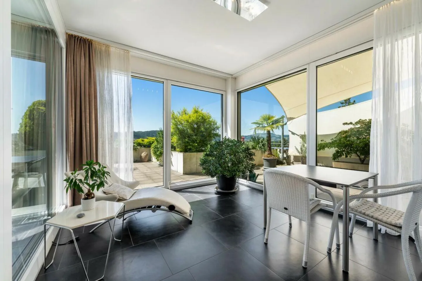 RISERVATO. Casa a terrazza ben tenuta di 5,5 stanze, altezza dei locali 2,80 metri, sul Bruggerberg con la migliore vista panoramica - Foto 8 di 22