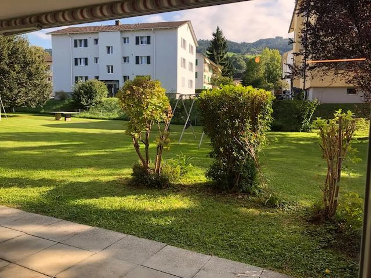 Appartement 2 pièces avec coin salon dans le jardin et vue panoramique - Photo 2 sur 9