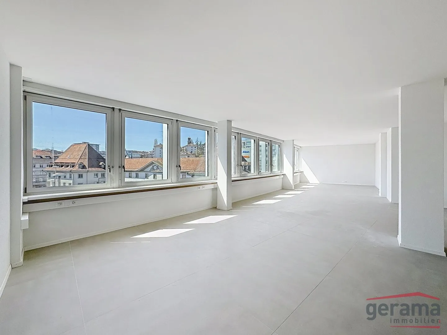 Superficie completamente rinnovata di 189 m² in affitto - Foto 1 di 6