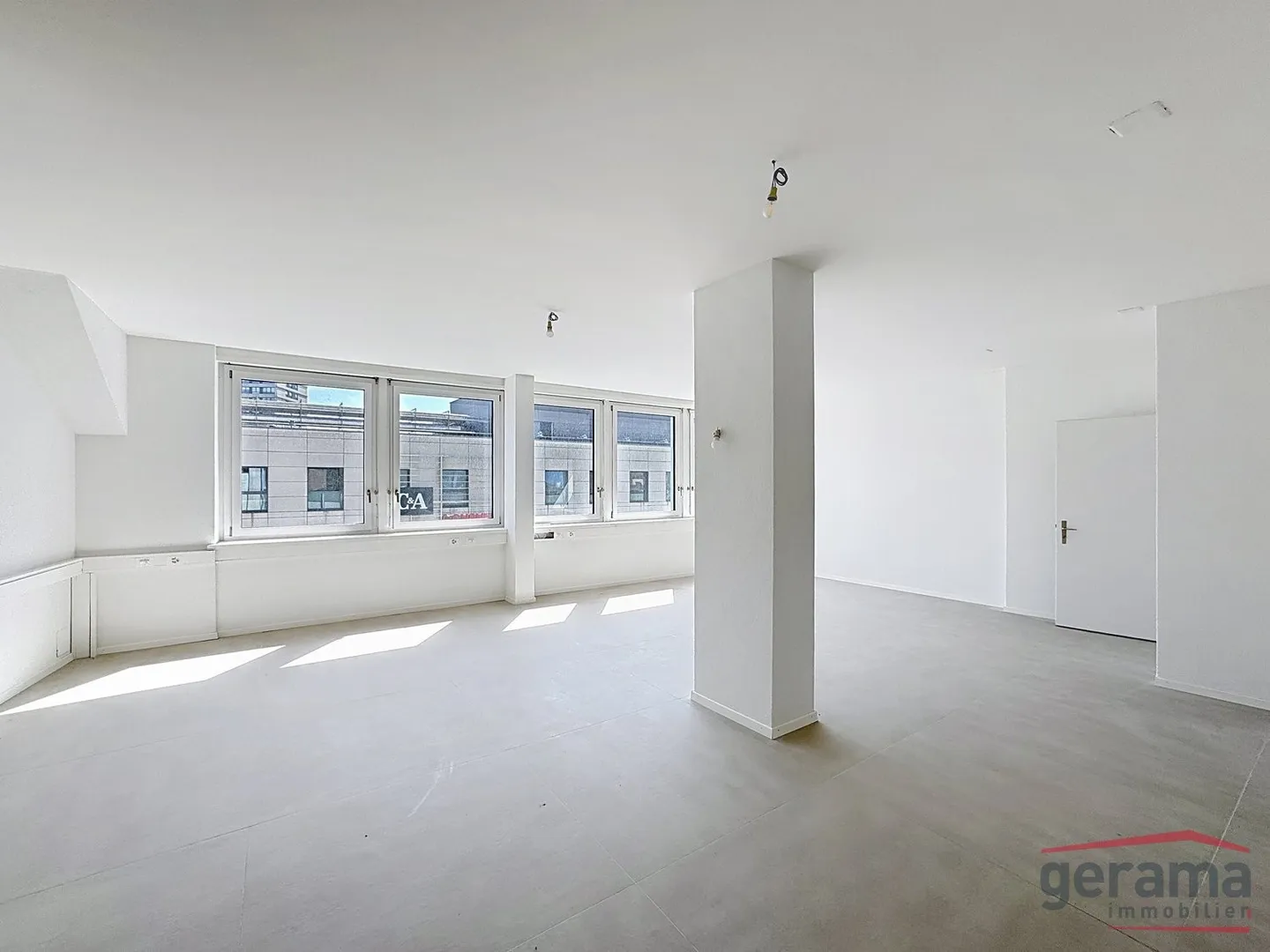 Superficie completamente rinnovata di 189 m² in affitto - Foto 2 di 6