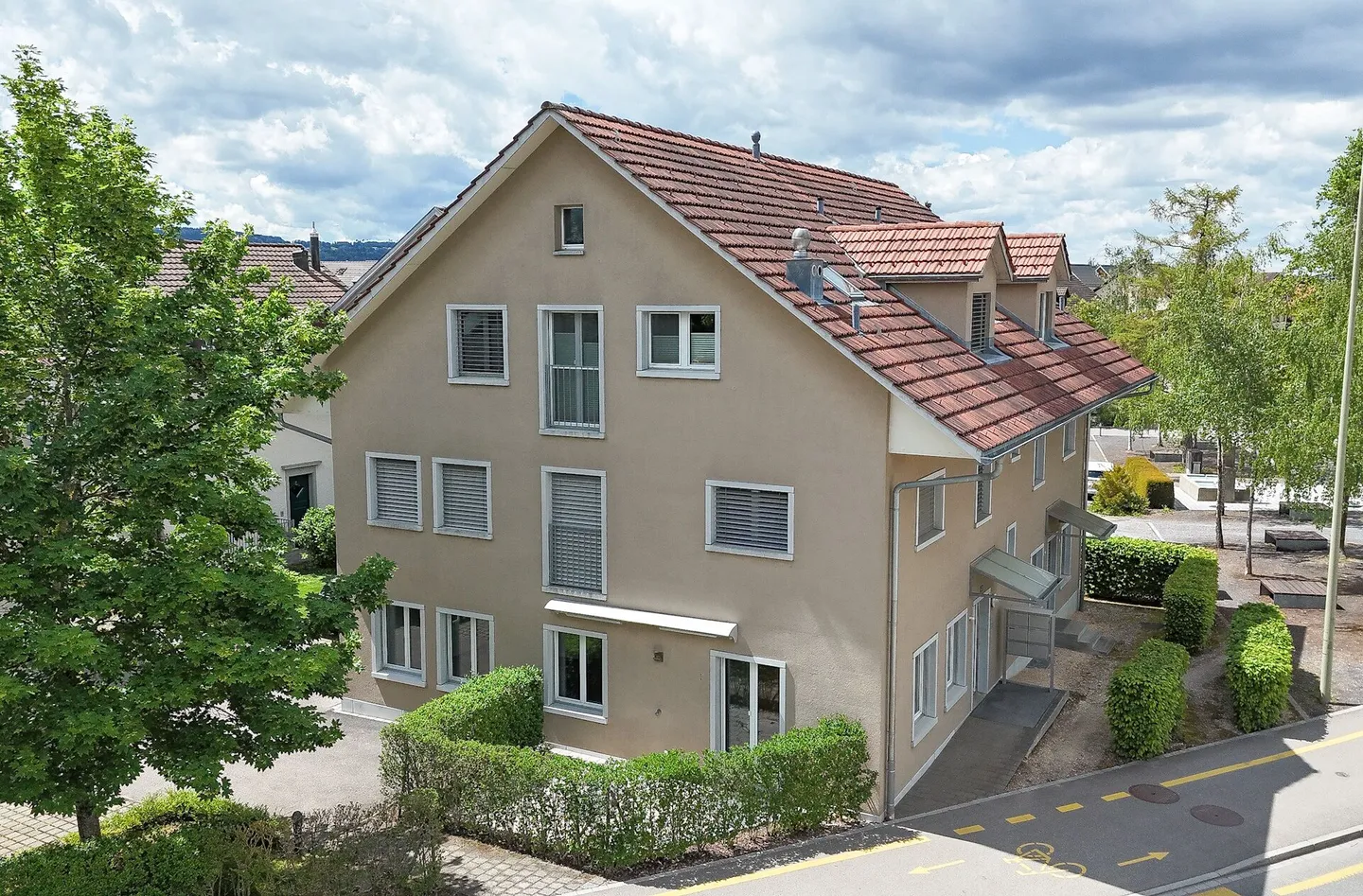 2.5-room ground floor apartment with garden seating area - Photo 1 of 7