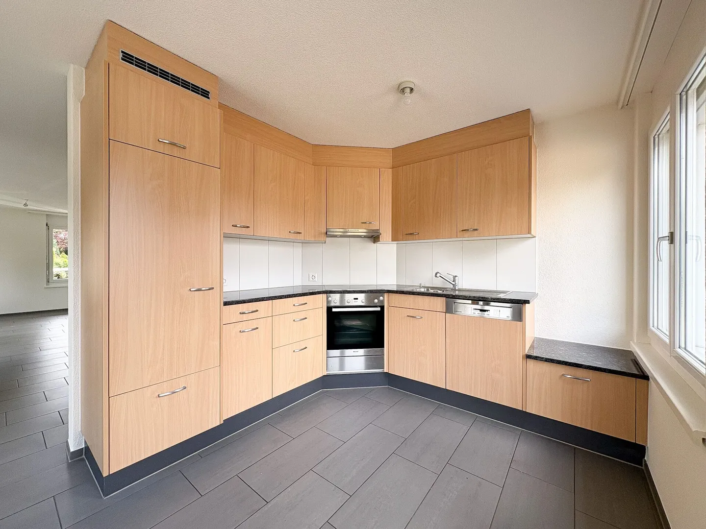 2.5-room ground floor apartment with garden seating area - Photo 2 of 7